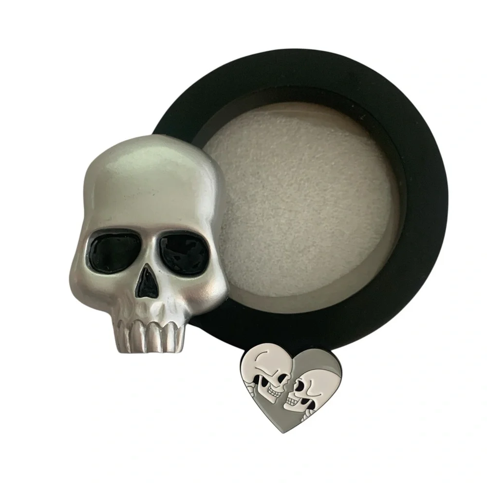 Silver & Black Skull Circle Photo Frame + Heart Skull Pin Bundle